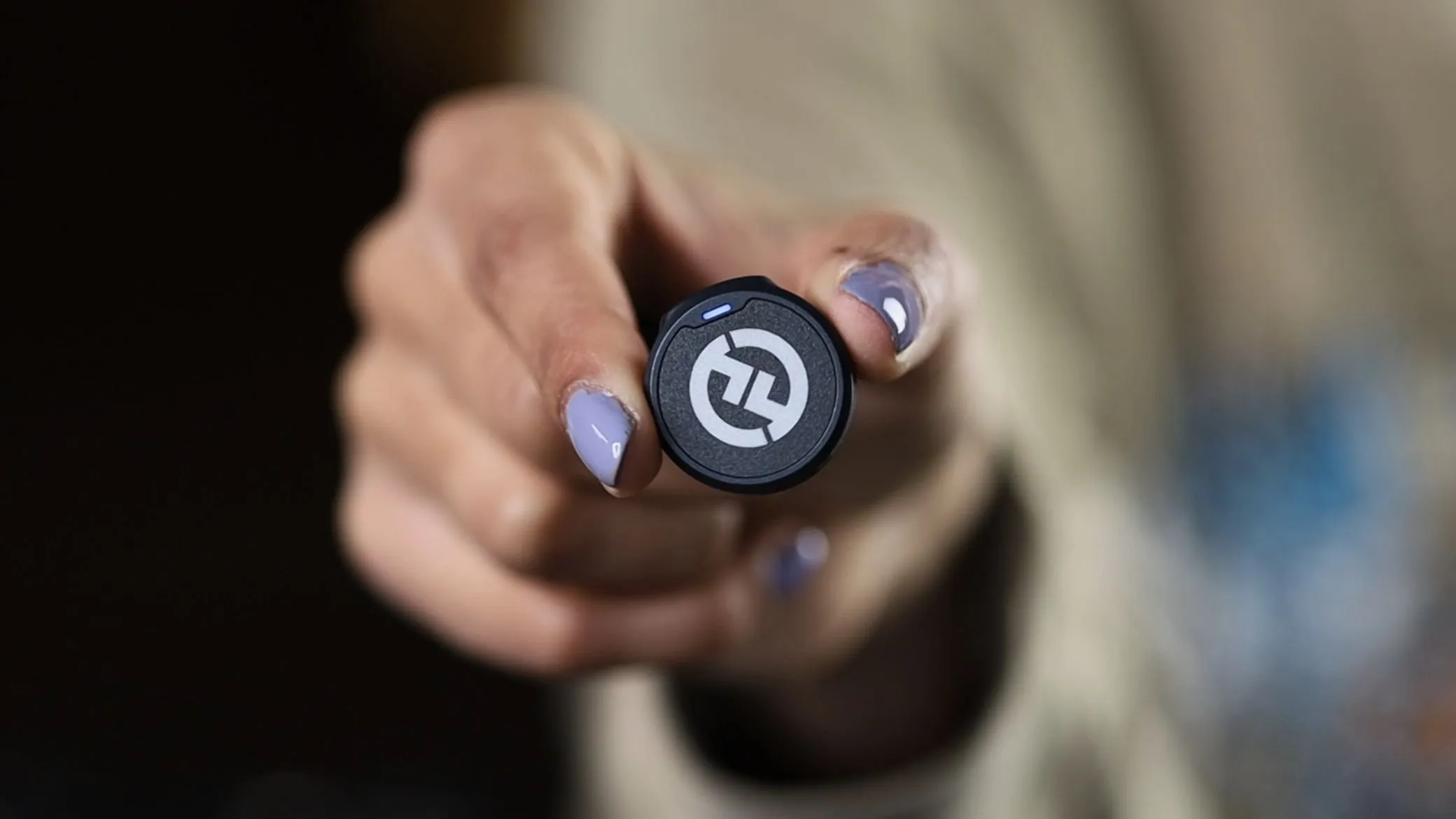 هالی‌لند Lark M2 روی گوشی و دوربین